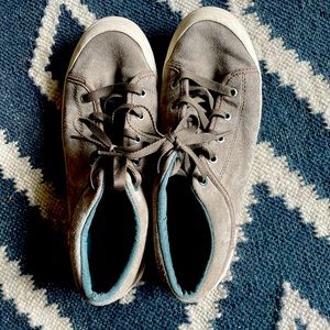 Teva Women’s Suede Leather Sneakers Size 9